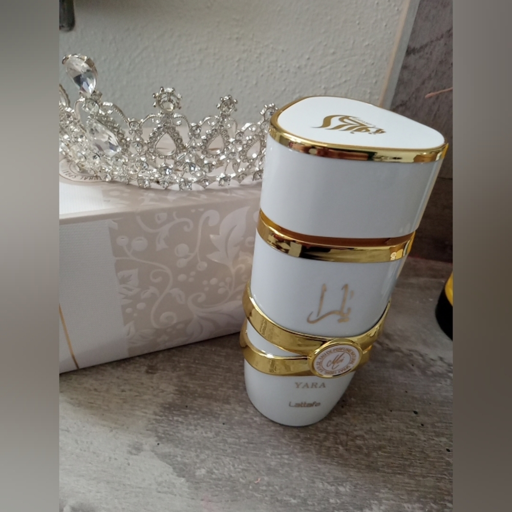Perfume árabe de mujer blanco Yara lattafa nuevo